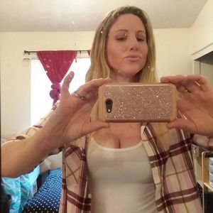 Meet your Posher, Carrie